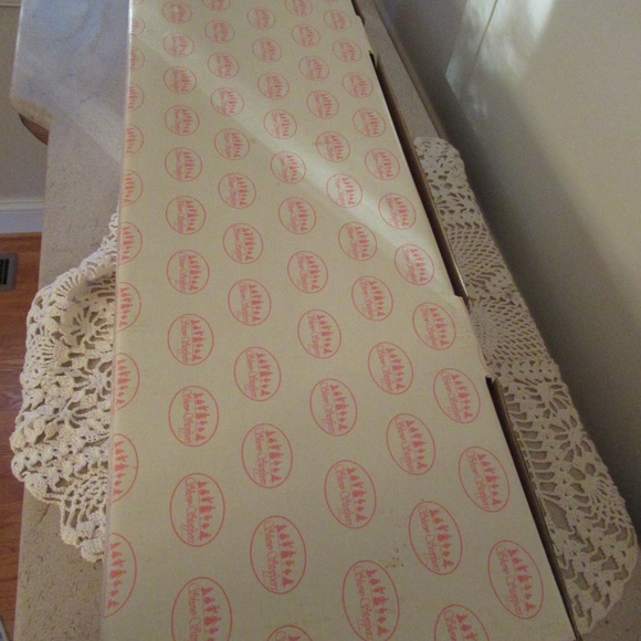 "Joy of Motherhood" Show Stopper Porcelain Doll - Picture 14 of 14